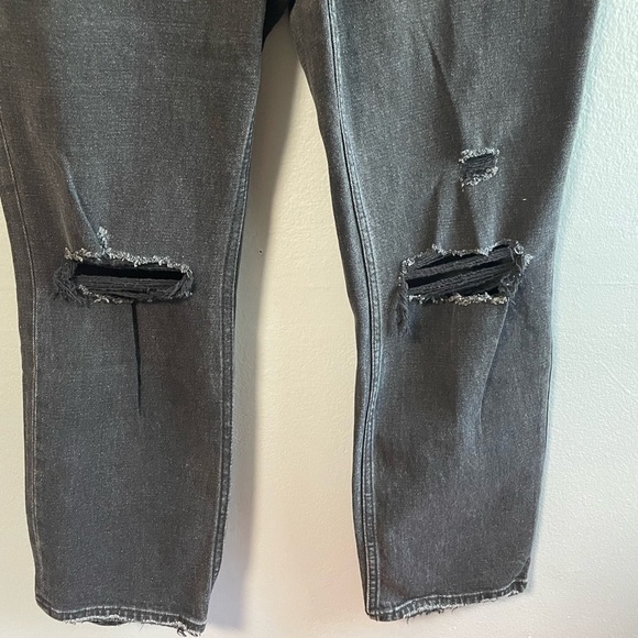 NWT Abercrombie & Fitch Ultra High-Rise
Ankle Straight Jeans in Black. Size 27 - Picture 11 of 11